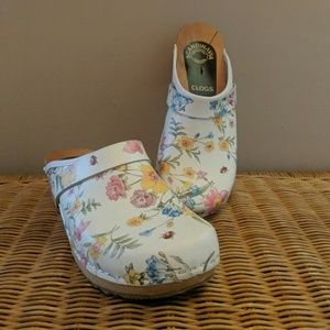 Floral Scandinavia Clogs 38 7.5